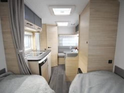 Caravelair Alba Style 472 Caravan 21 Caravelair Alba Style 472 Caravan -Wildernis Kampeer Winkel caravelair alba style 2022 10 vanvoornaarachter ecommerce acb2 1