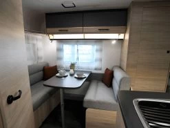 Caravelair Alba Style 472 Caravan 14 Caravelair Alba Style 472 Caravan -Wildernis Kampeer Winkel caravelair alba style 2022 3 binnenkomst ecommerce bf1f 1