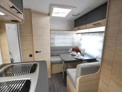 Caravelair Alba Style 472 Caravan 15 Caravelair Alba Style 472 Caravan -Wildernis Kampeer Winkel caravelair alba style 2022 4 richtingzitgroep ecommerce e188 1
