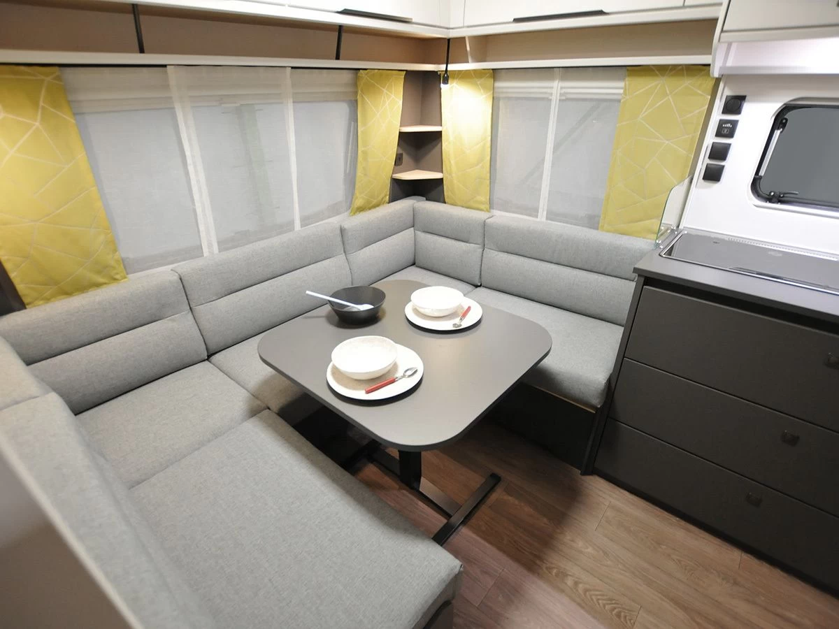 Fendt Apero 465 SFB Caravan 6 Fendt Apero 465 SFB Caravan - Afbeelding 4