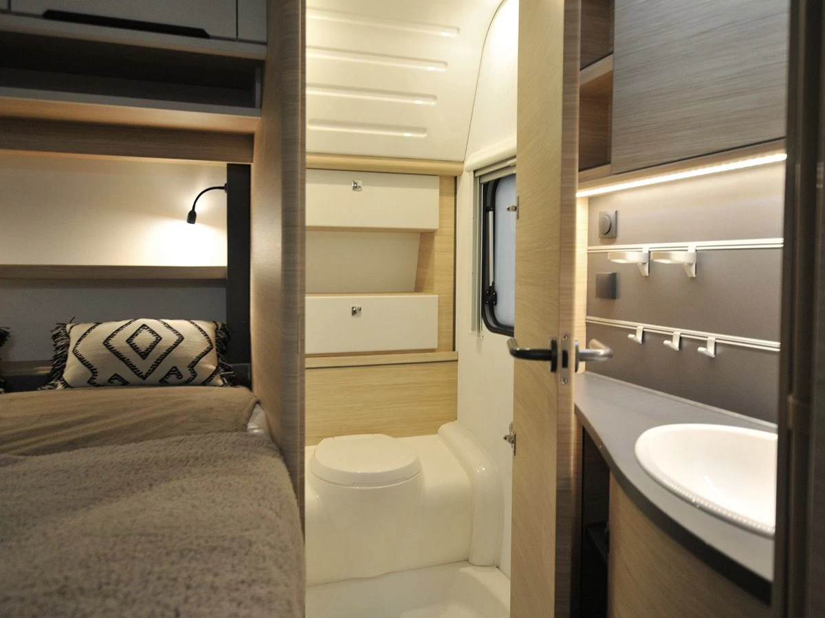 Fendt Apero 465 SFB Caravan 11 Fendt Apero 465 SFB Caravan - Afbeelding 9