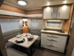 Hobby De Luxe 460 UFe Caravan -Wildernis Kampeer Winkel hobby de luxe 460 ufe 2022 4 binnenkomst ecommerce 6c11